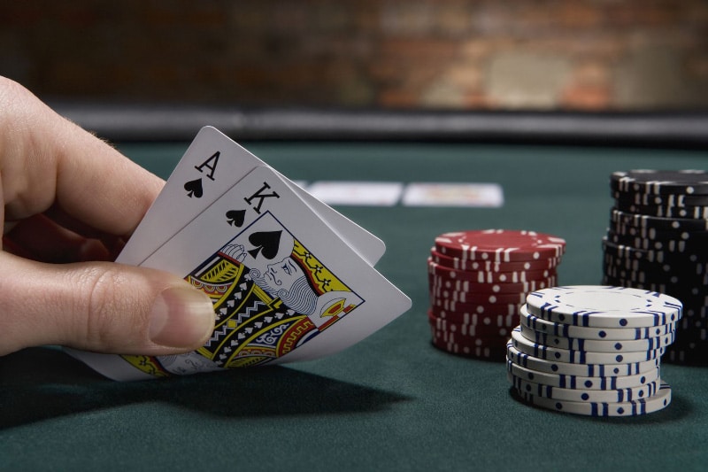 Tay cược thu được lợi gì từ Straddle Poker ?